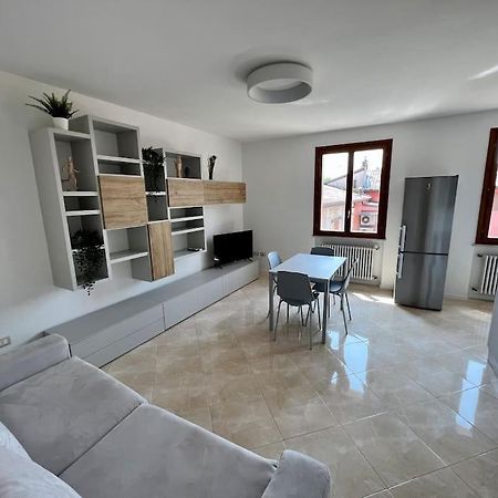 Beija Flor-Trilocale Piazza Garibaldi N18 Apartman Desenzano del Garda Kültér fotó