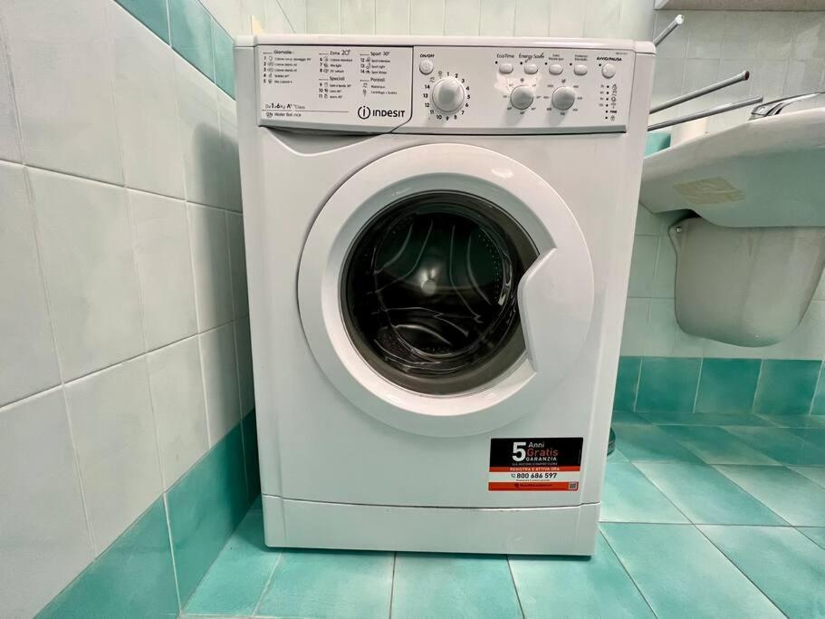 Beija Flor-Trilocale Piazza Garibaldi N18 Apartman Desenzano del Garda Kültér fotó