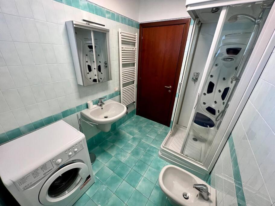 Beija Flor-Trilocale Piazza Garibaldi N18 Apartman Desenzano del Garda Kültér fotó