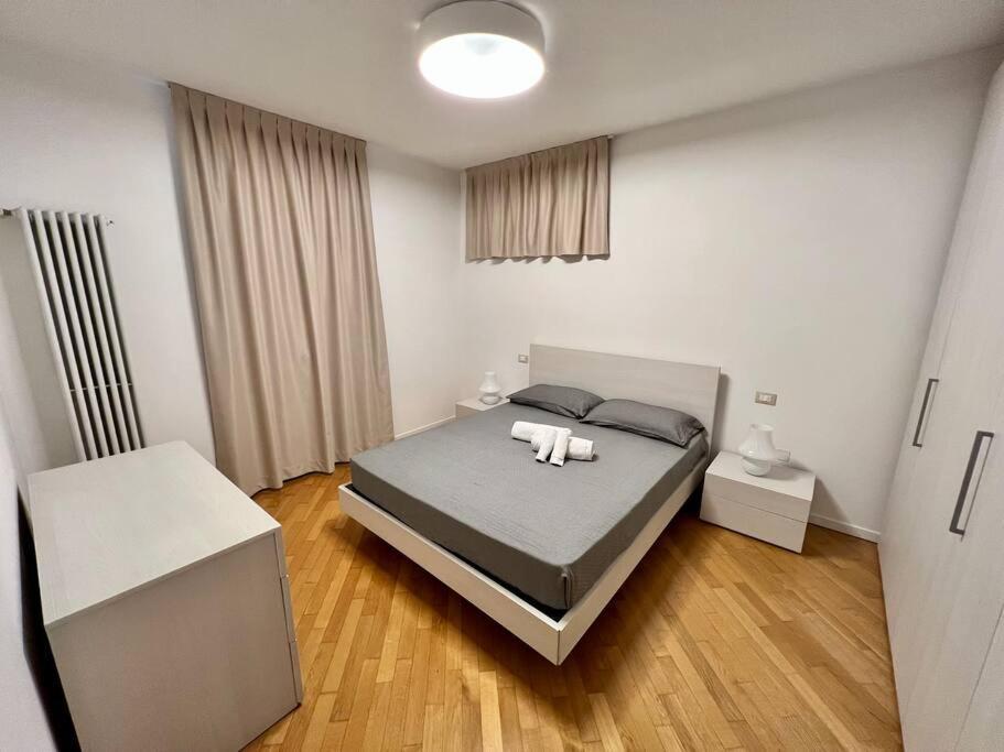 Beija Flor-Trilocale Piazza Garibaldi N18 Apartman Desenzano del Garda Kültér fotó