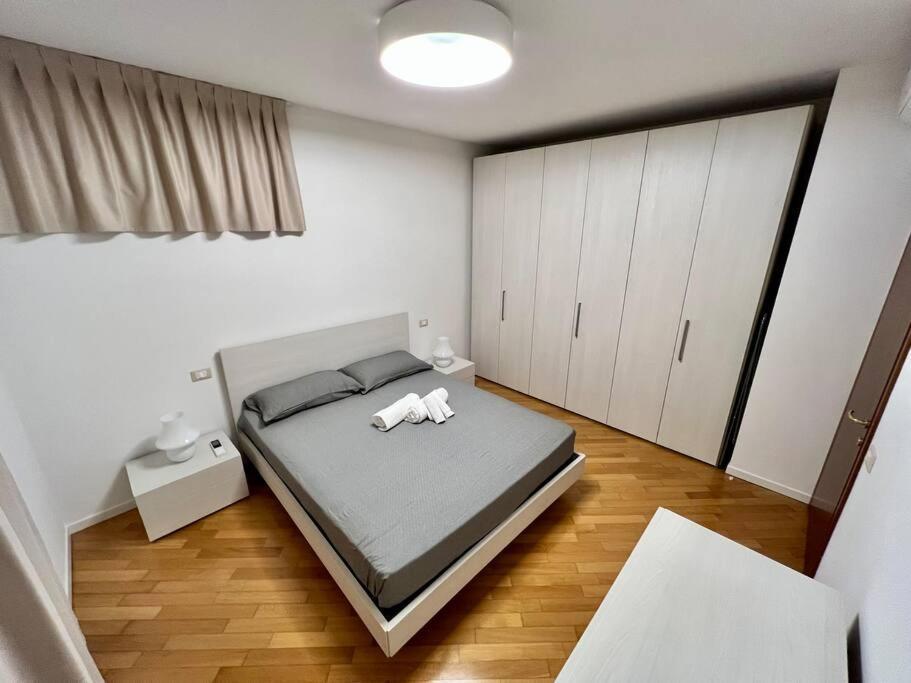 Beija Flor-Trilocale Piazza Garibaldi N18 Apartman Desenzano del Garda Kültér fotó